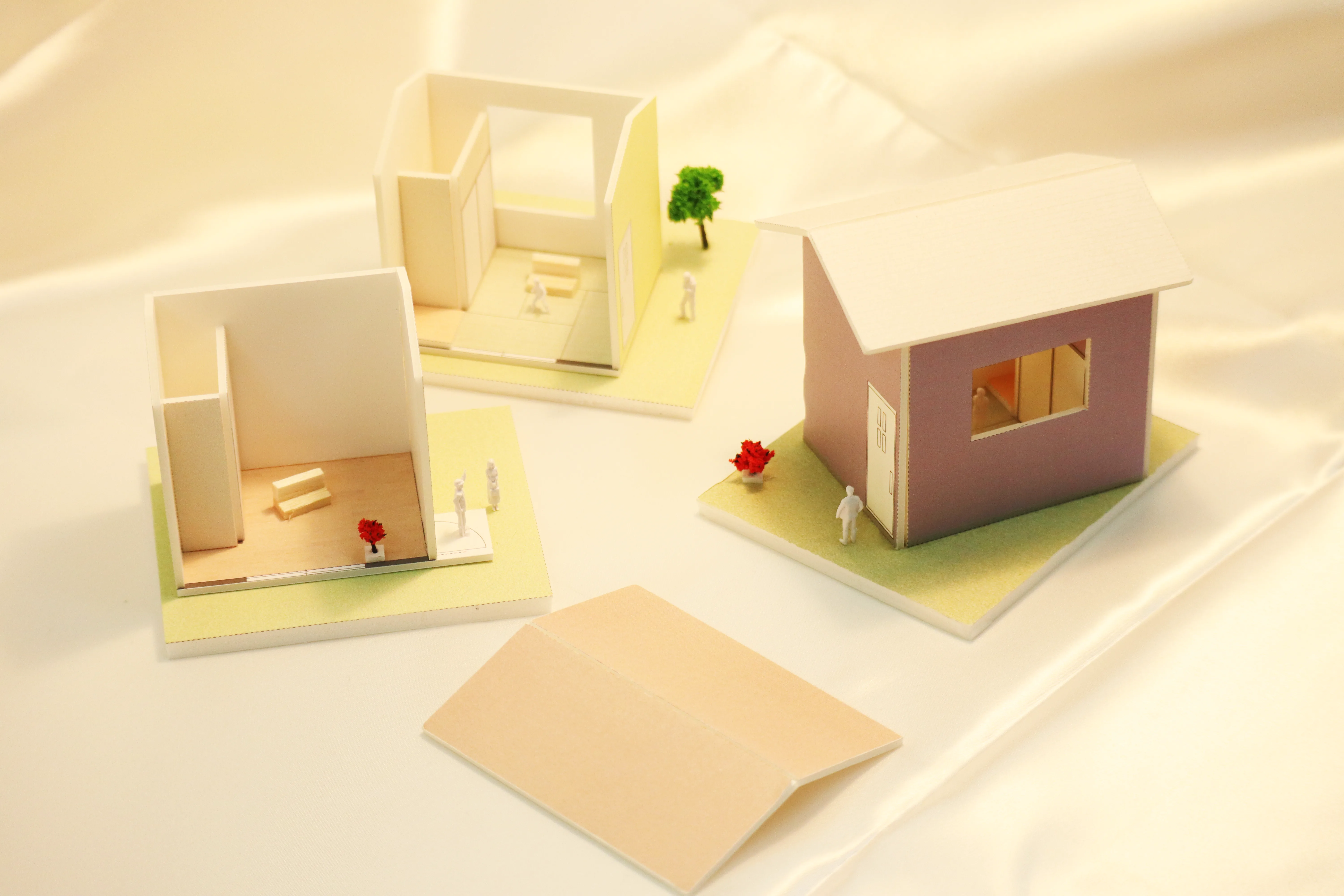 小さな住宅模型のイメージ写真